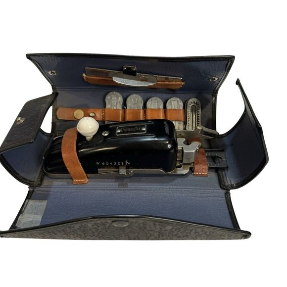 Vintage Domestic Buttonholer Handheld Sewing Machine w/ Acc. & Original Case - Picture 2 of 4